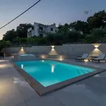 Lavandula With Heated Swimming Pool Apartmán *