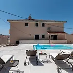 Apartmán Lavandula With Heated Swimming Pool Trogir