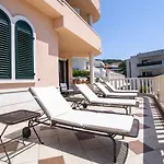 Apartmán Lavandula With Heated Swimming Pool *