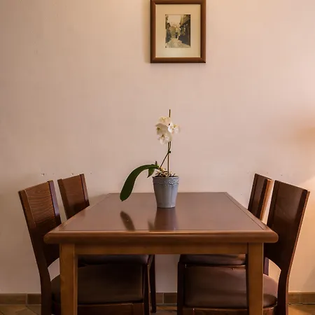 Lägenhet Lavandula With Heated Swimming Pool