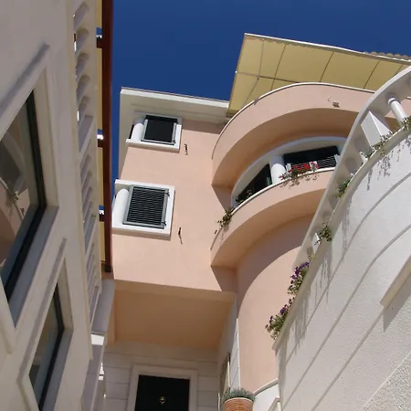 Lägenhet Lavandula With Heated Swimming Pool