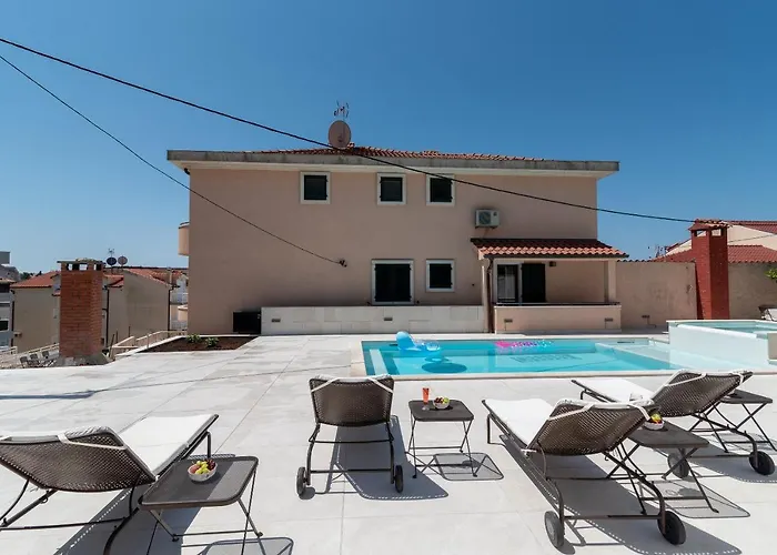 Lejlighed Lavandula With Heated Swimming Pool Trogir