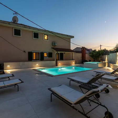 Apartamento Lavandula With Heated Swimming Pool Trogir