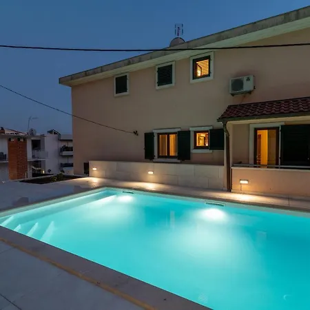 Lavandula With Heated Swimming Pool Trogir