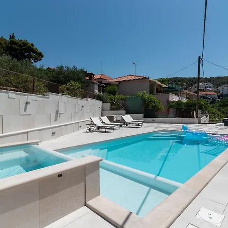 Apartamento Lavandula With Heated Swimming Pool *