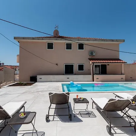 Apartamento Lavandula With Heated Swimming Pool Trogir