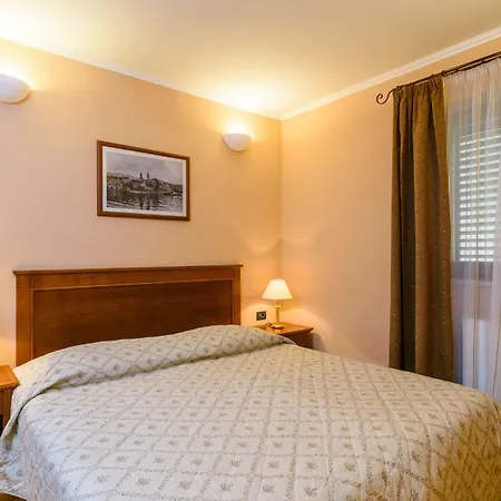 Apartment Villa Lavandula With Heated Swimming Pool