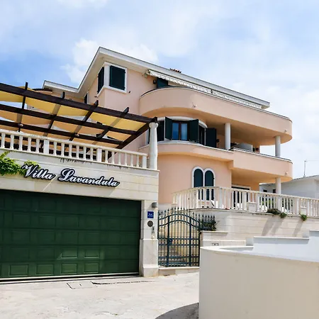 Apartment Villa Lavandula With Heated Swimming Pool