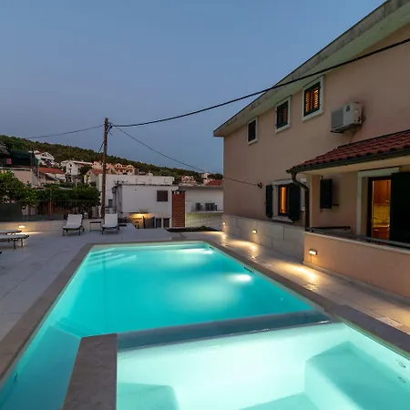 Lavandula With Heated Swimming Pool Apartamento Trogir