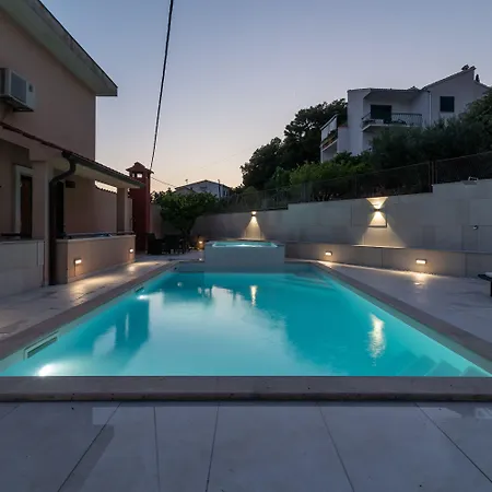Apartamento Lavandula With Heated Swimming Pool