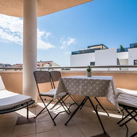 Apartamento Lavandula With Heated Swimming Pool