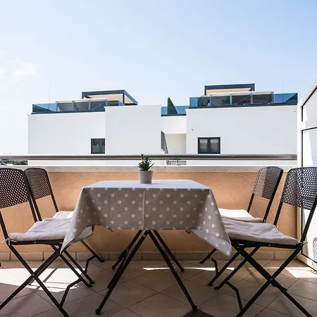 Lavandula With Heated Swimming Pool Apartamento *