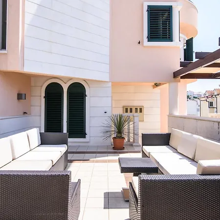 Lavandula With Heated Swimming Pool Trogir