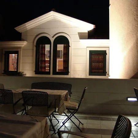 Lavandula With Heated Swimming Pool Apartamento Trogir
