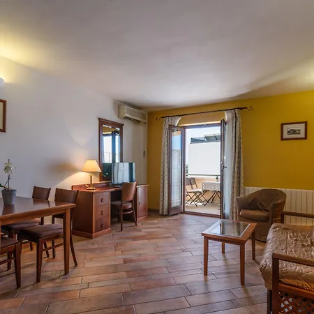 Villa Lavandula With Heated Swimming Pool