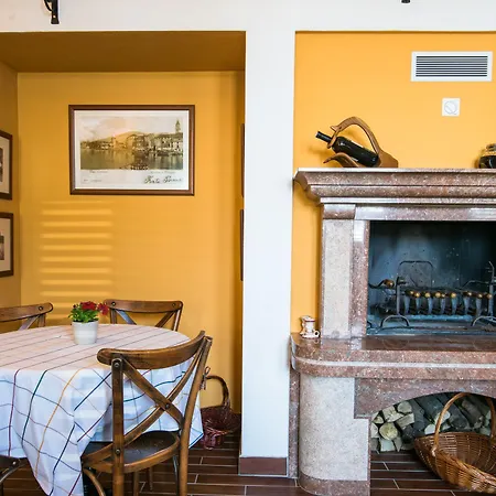Apartment Villa Lavandula With Heated Swimming Pool *