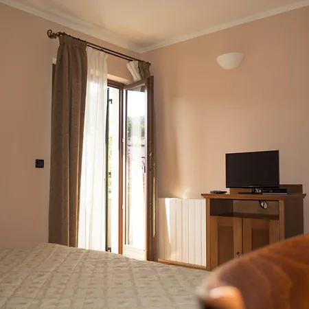 Villa Lavandula With Heated Swimming Pool *